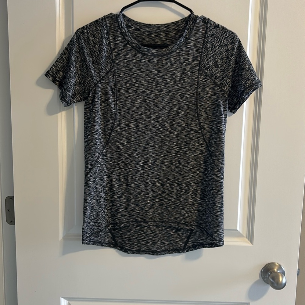 black/white/grey lululemon t shirt (size 2)